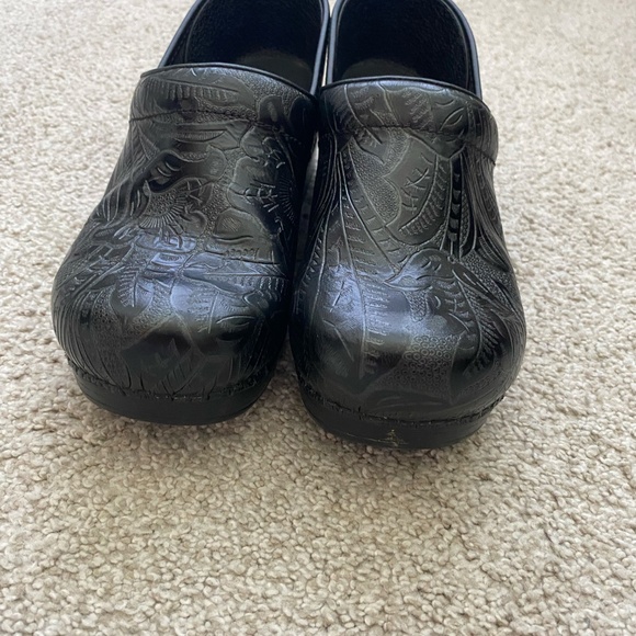 Women's Dansko Clogs - Size 9.5-10 Wide (Size 40) - Picture 3 of 9